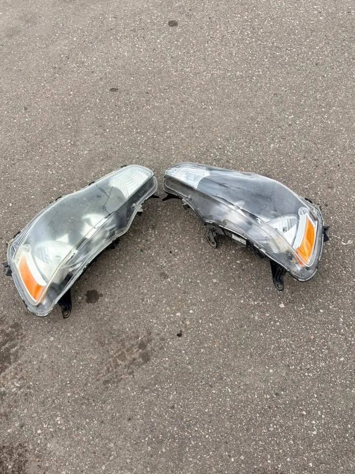 OEM 2008–2015 Mitsubishi Lancer Headlights - photo 2