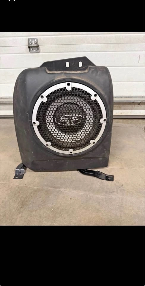 Mitsubishi Lancer Subwoofer - photo 2