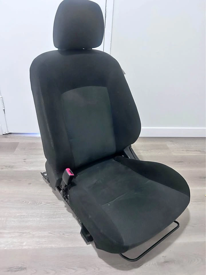 Lancer seats