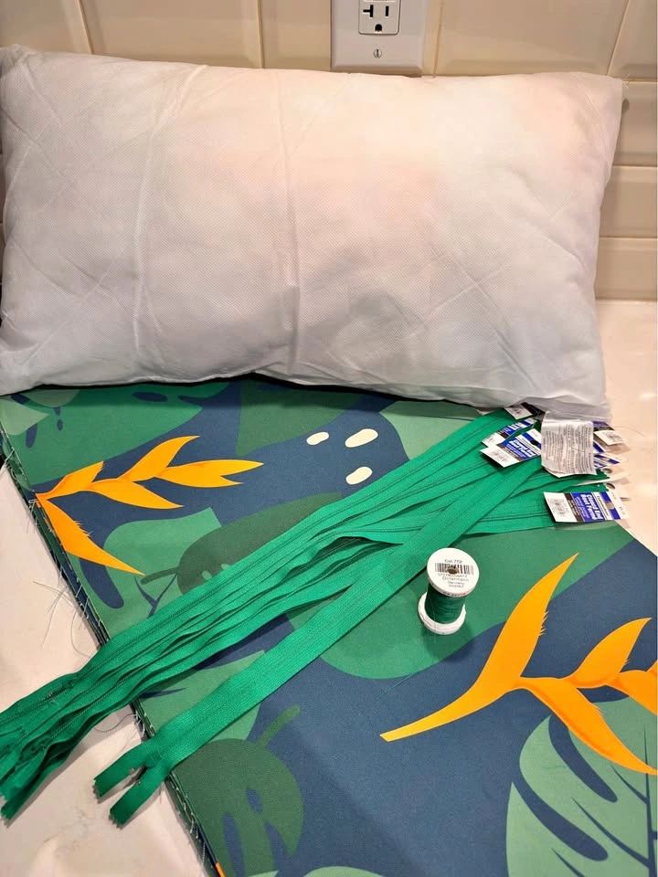 11 x Pillow Making Kit with Fabric, Zippers, and Thread