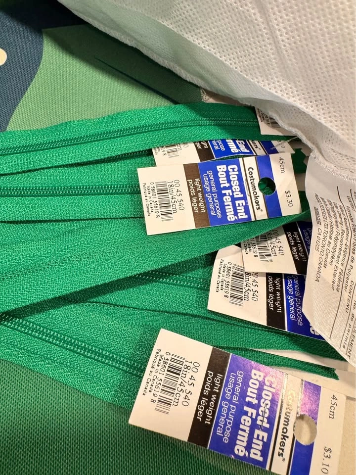 11 x Pillow Making Kit with Fabric, Zippers, and Thread - photo 2