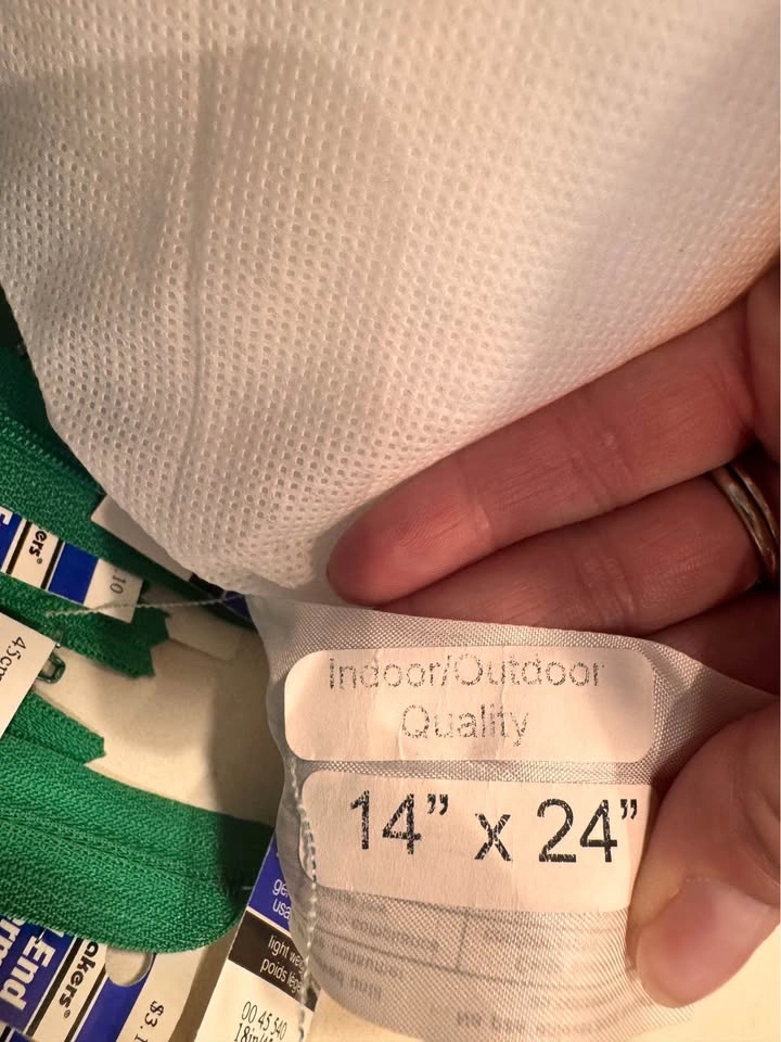 11 x Pillow Making Kit with Fabric, Zippers, and Thread - photo 5