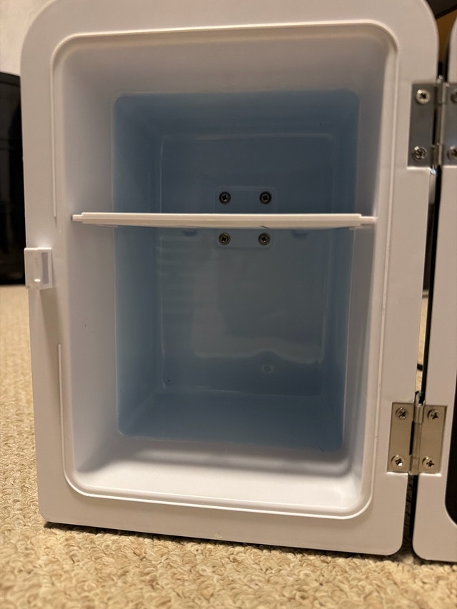 Koolatron Mini Fridge - photo 4