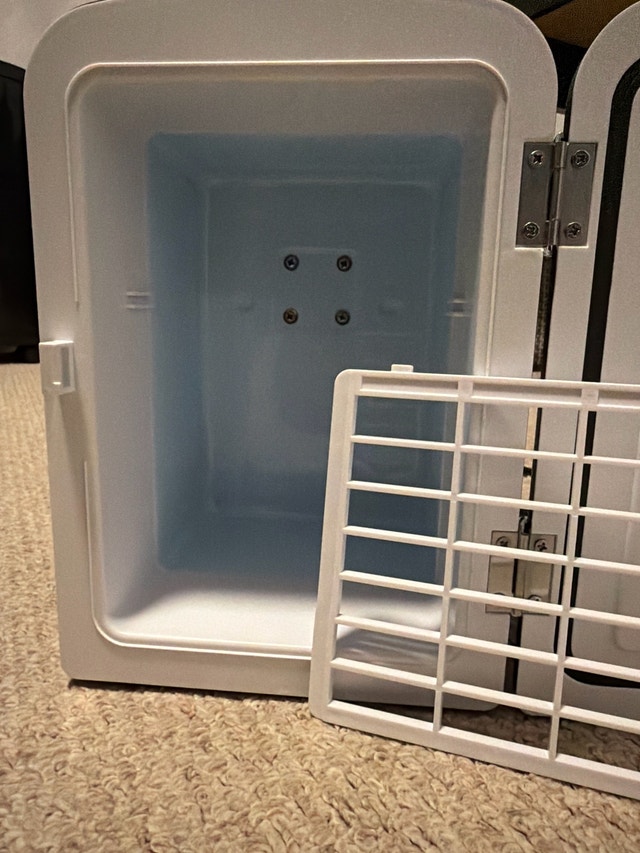 Koolatron Mini Fridge - photo 5
