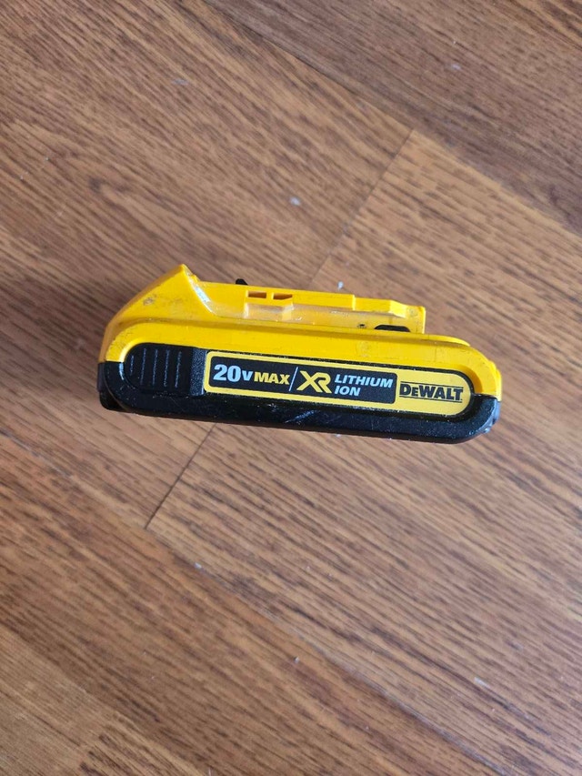 DEWALT 20V MAX XR Lithium-Ion Battery - photo 2