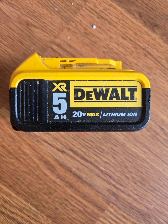DeWalt 20V Max XR 5Ah Battery - photo 2