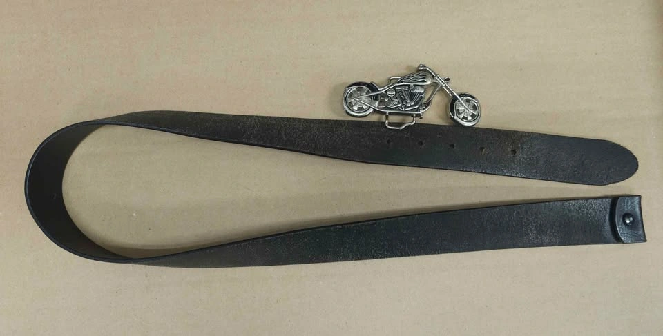 Brand New Vintage 90s GUESS Leather Belt w/ 3D Motorcycle Buckle - photo 2