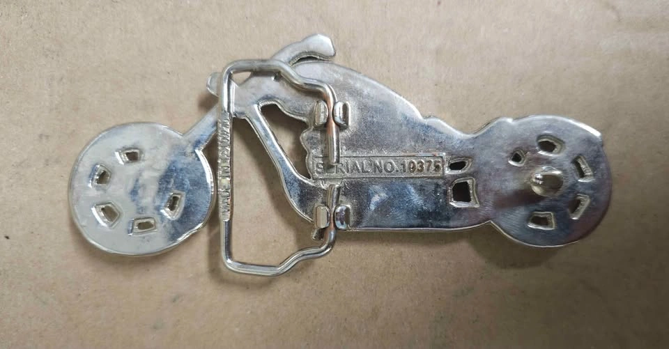 Brand New Vintage 90s GUESS Leather Belt w/ 3D Motorcycle Buckle - photo 5