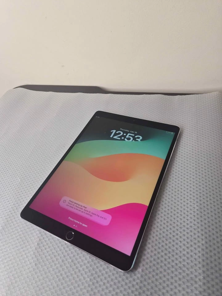 Apple iPad Pro 10.5" 64GB Wi-Fi + Cellular | Fully Tested - photo 2