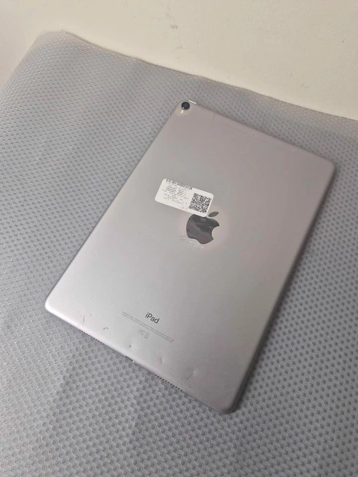 Apple iPad Pro 10.5" 64GB Wi-Fi + Cellular | Fully Tested - photo 3