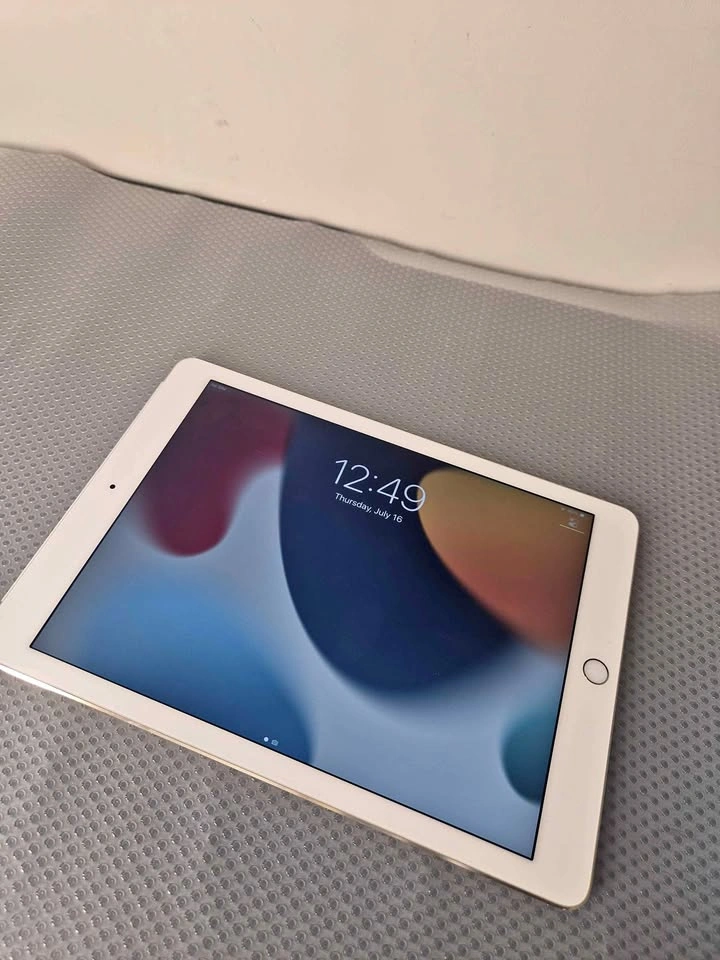 Apple iPad Air 2 128GB Wi-Fi + Cellular | 96% Battery
