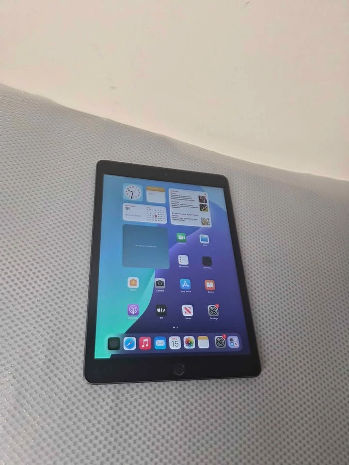 Apple iPad 7th Gen 128GB Wi-Fi | Fully Tested | Great Condition - photo 2