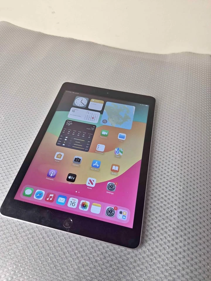 Apple iPad 6th Gen 128GB Wi-Fi | 92% Battery | Fully Tested