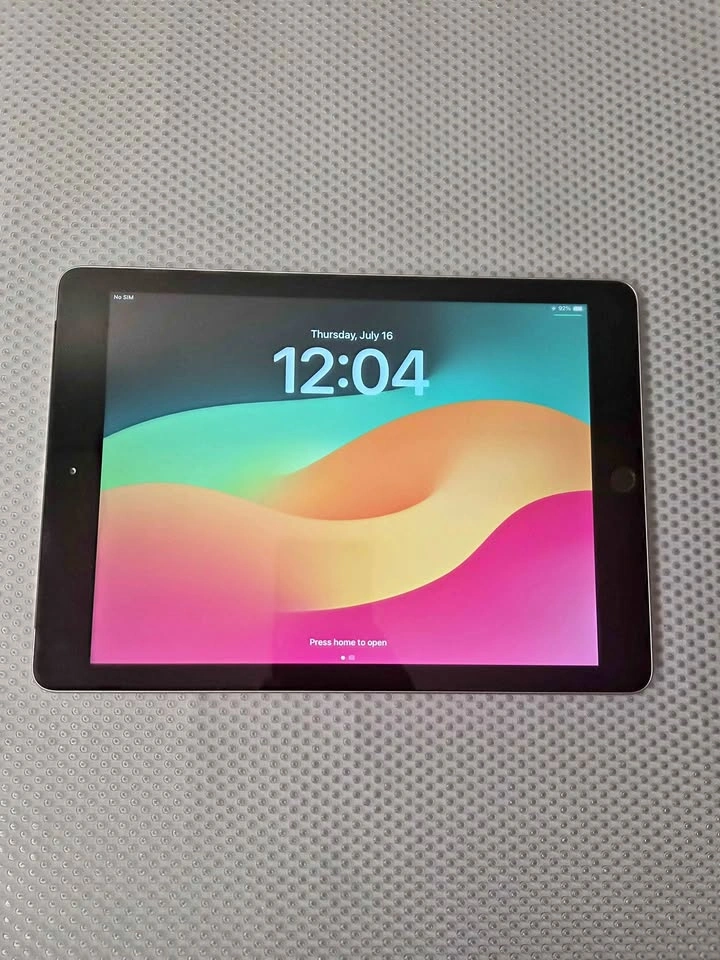 Apple iPad 6th Gen 128GB Wi-Fi + Cellular | Excellent Battery
