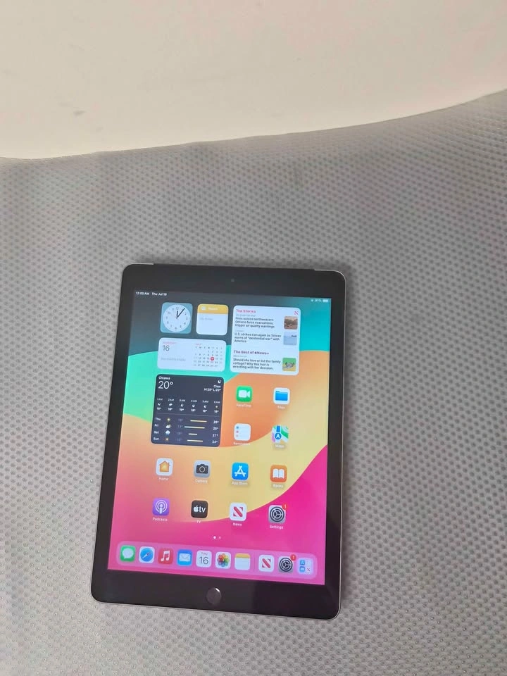 Apple iPad 6th Gen 128GB Wi-Fi + Cellular | Excellent Battery - photo 4