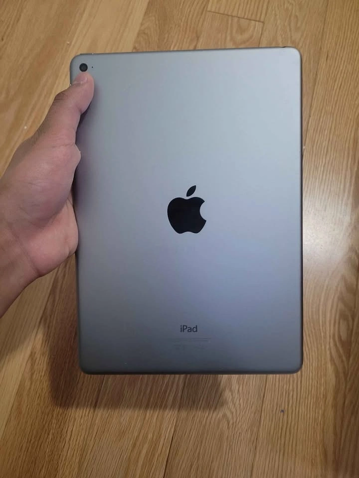 iPad Air 2 | 32GB | Mint Condition - photo 3