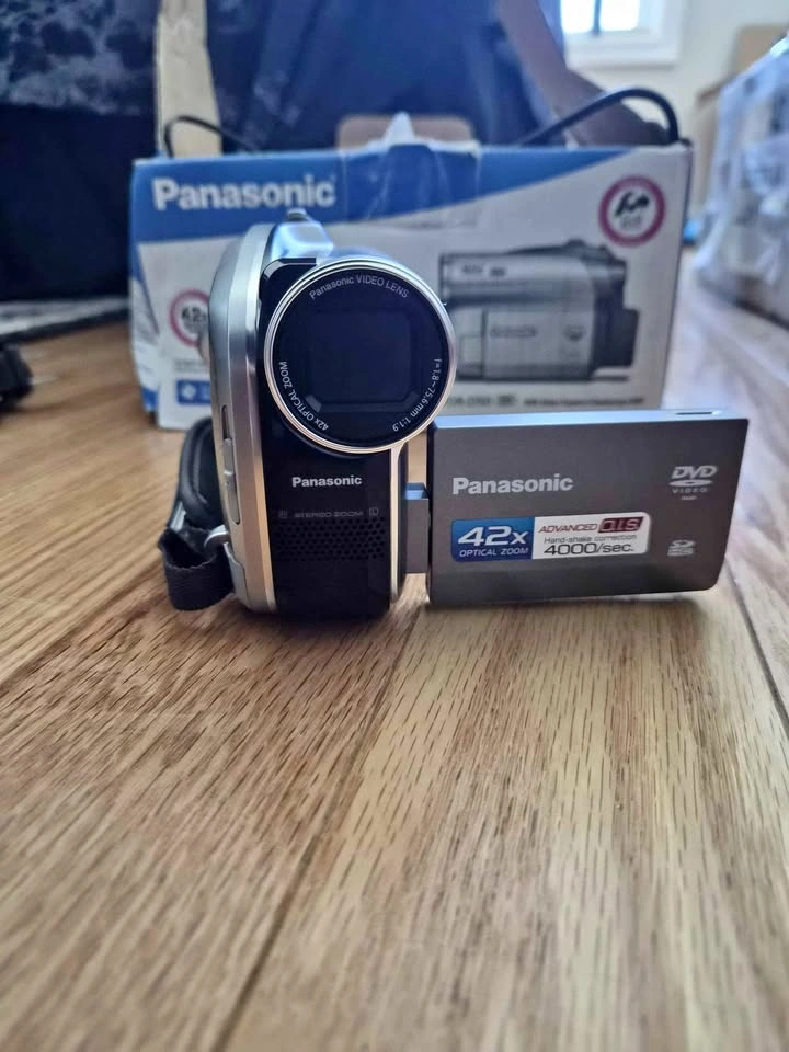 Panasonic VDR-D250 DVD Camcorder – 42x Zoom | Complete in Box