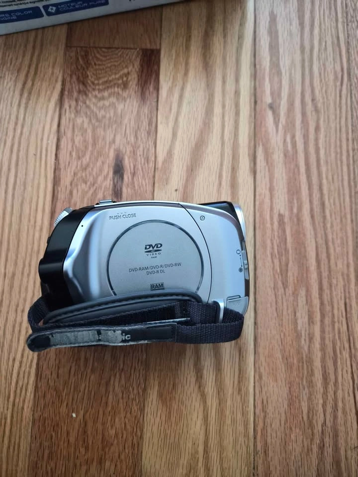 Panasonic VDR-D250 DVD Camcorder – 42x Zoom | Complete in Box - photo 3