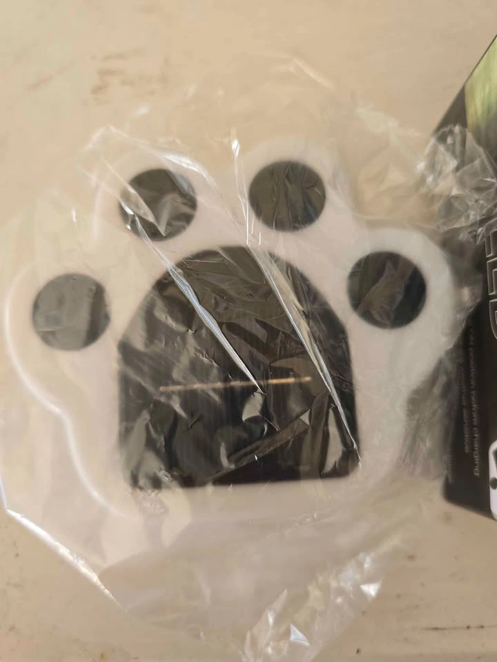 Brand new 4 Solar Energy LED Paw Shape Garden Lights($20) - photo 4