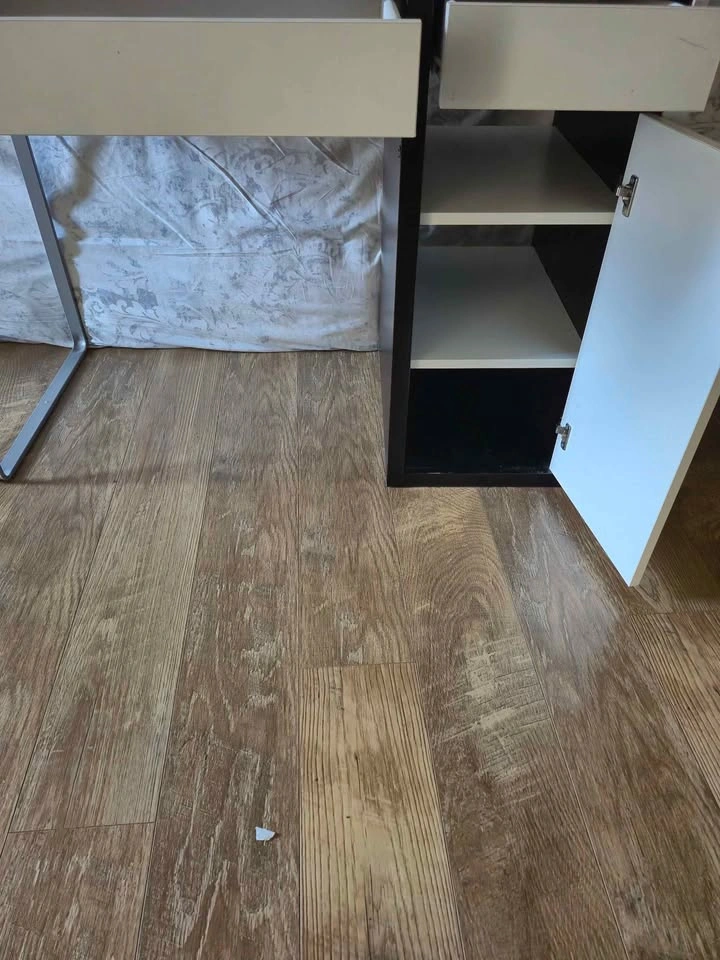 Ikea Micke Desk $30 - photo 2
