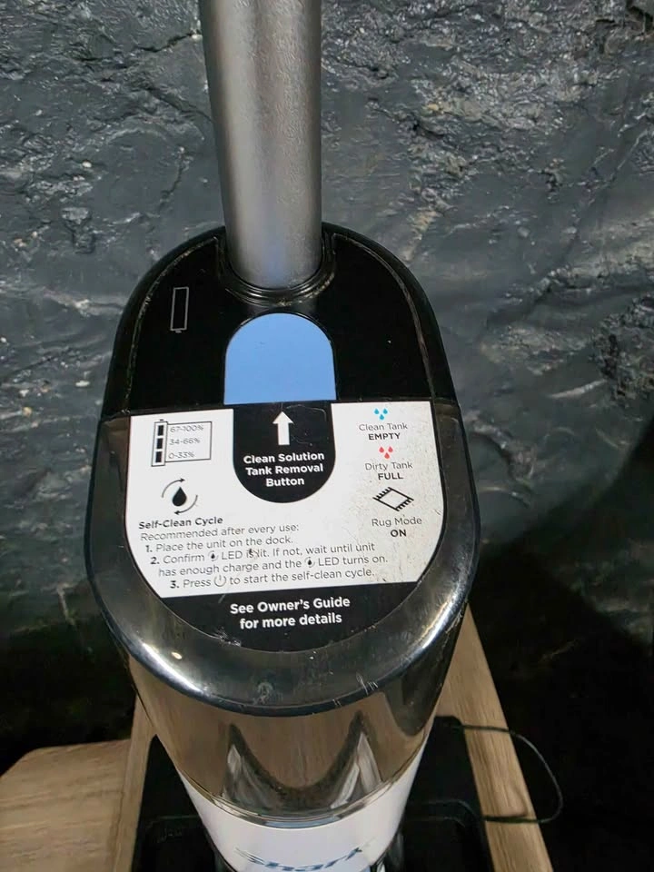 Vacuum cleaner with charging base - photo 3