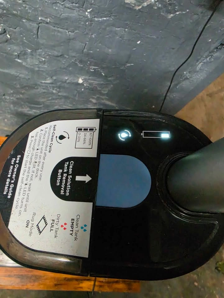 Vacuum cleaner with charging base - photo 5