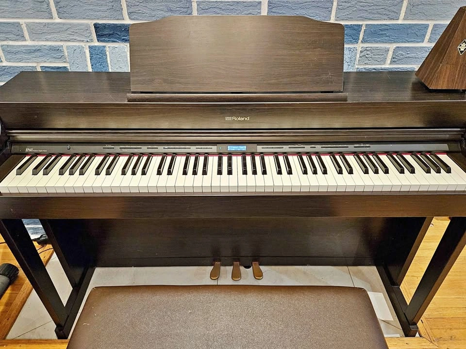 Roland HP603 Premium Digital Piano with Bench