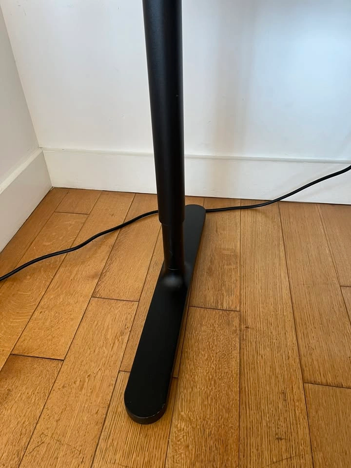 IKEA BEKANT black desk with adjustable legs - photo 3