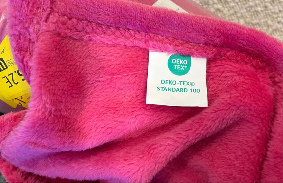 $10 New Hot Pink Twin Size Fleece Blanket - photo 4