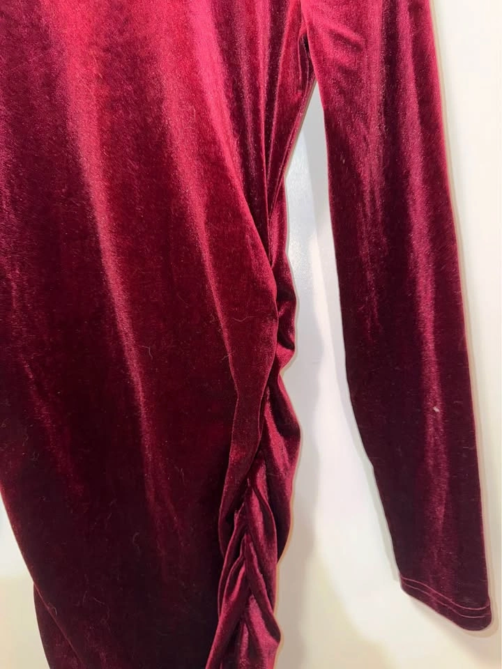 Long Sleeve velvet dress - size m - photo 2
