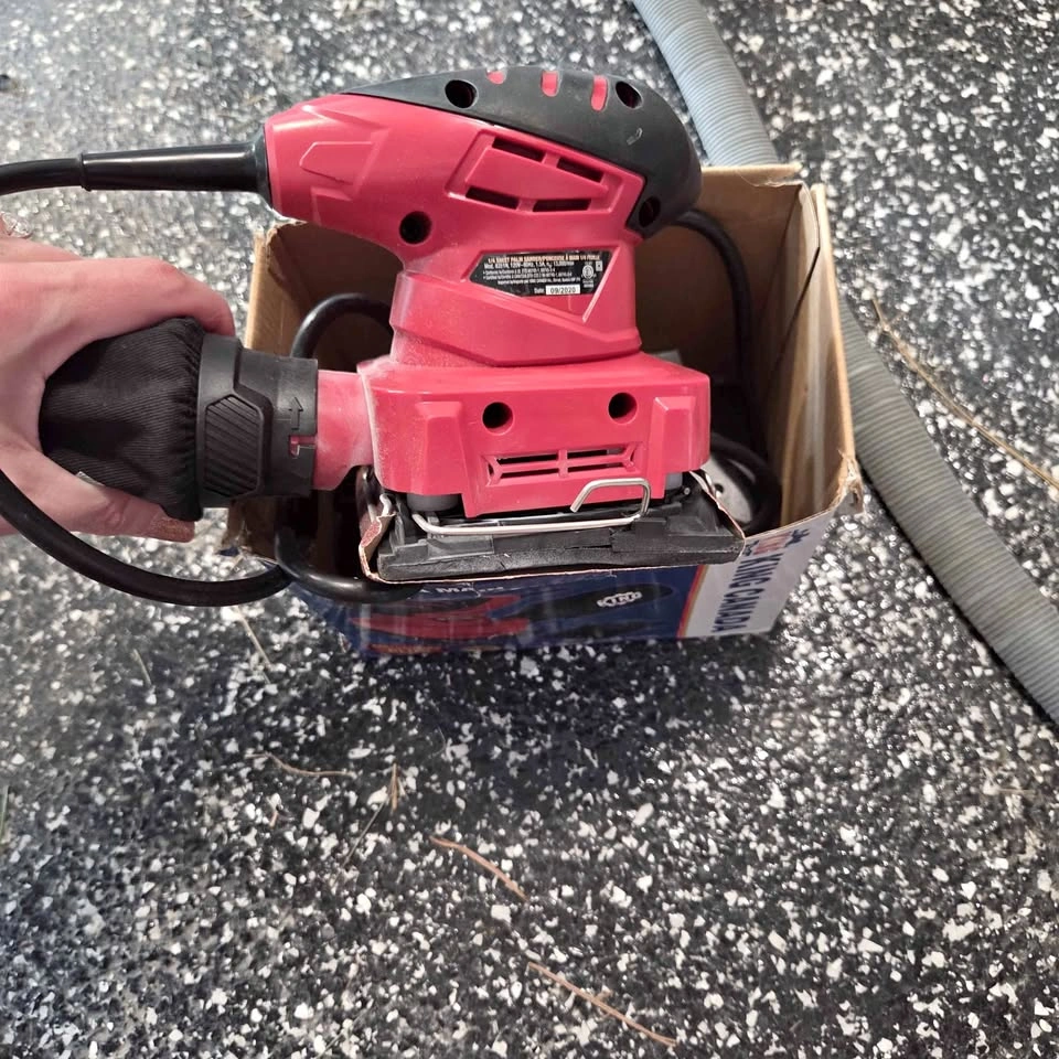 Like New King Canada 1/4 Sheet Palm Sander - Model 8351N