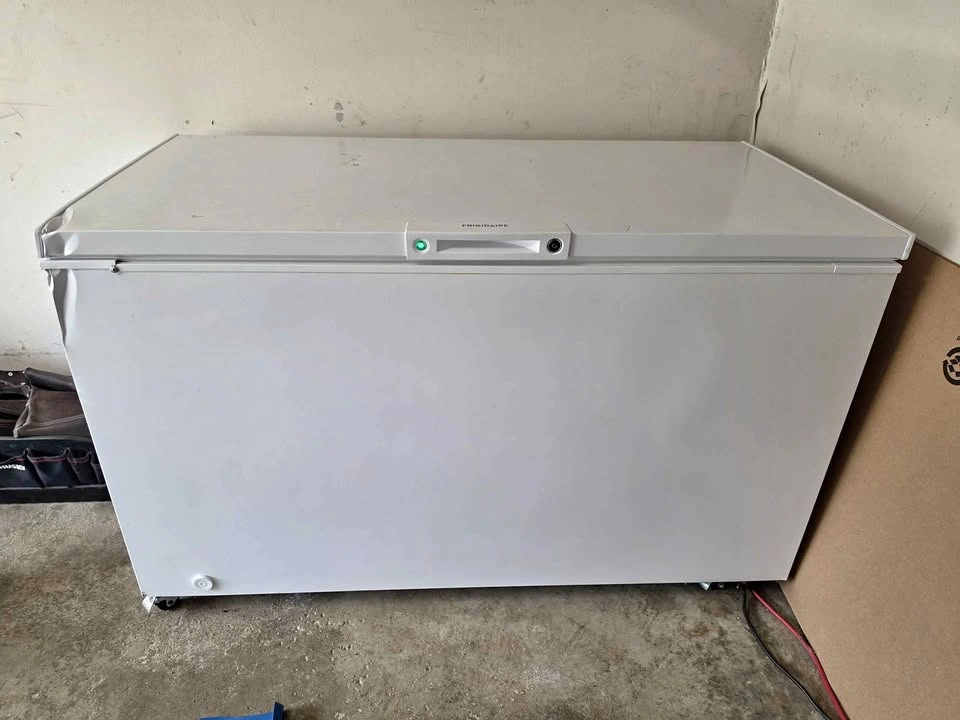Frigidaire 14.8 cu.Ft. (15) Chest freezer