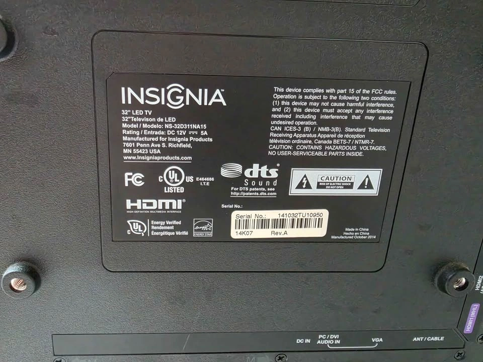 Insignia 32" LED TV - photo 3