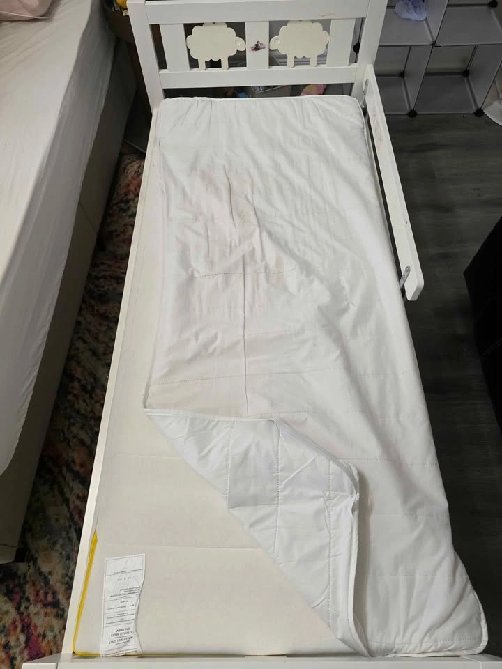 Ikea Kids bed in white colour - photo 4