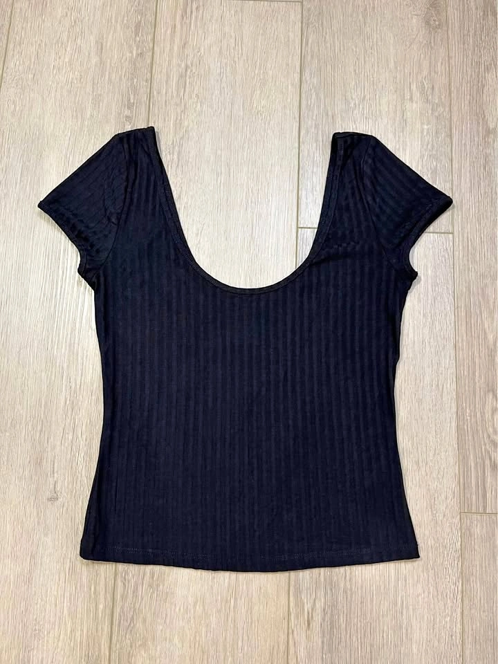 H&M Black Ribbed Scoop-Neck Short Sleeve T-Shirt - Size S