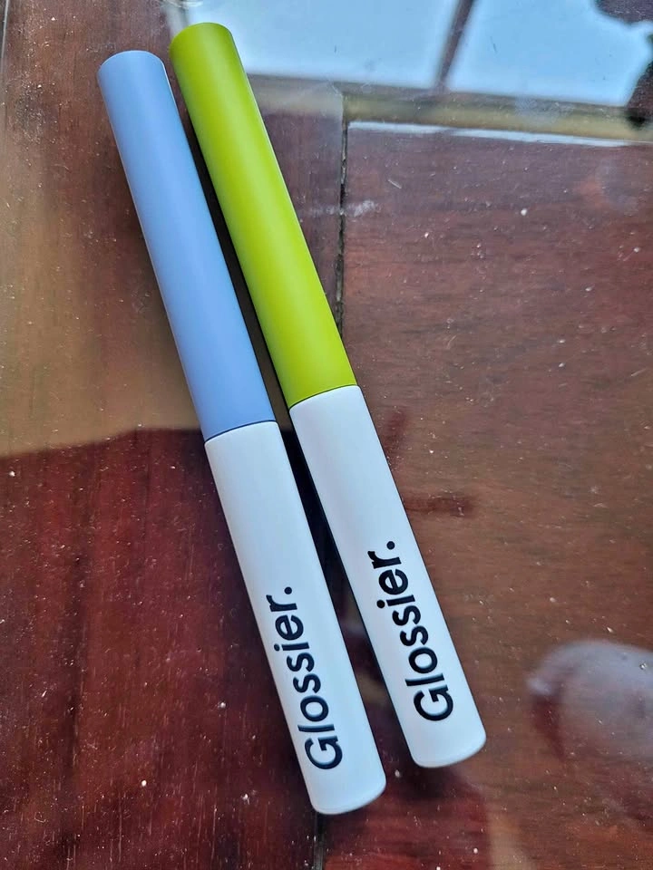 Glossier Skywash Eyeshadow in Pool and Lawn