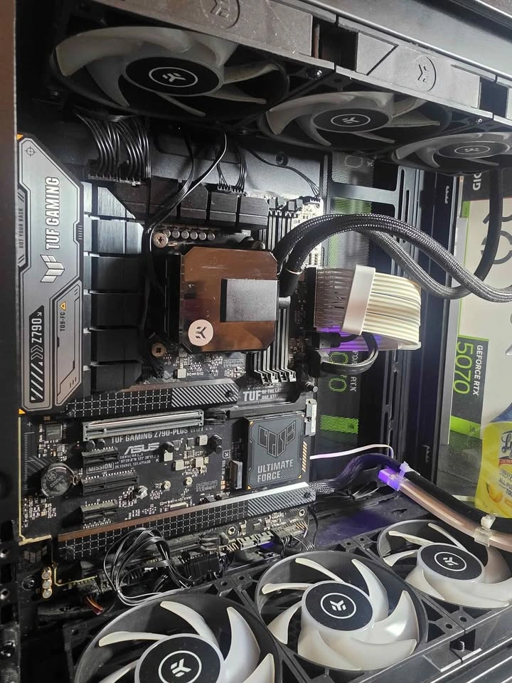 Barebone PC: Z790 TUF, 1000W PSU, EK AIO, Lian Li O11 Evo - photo 2