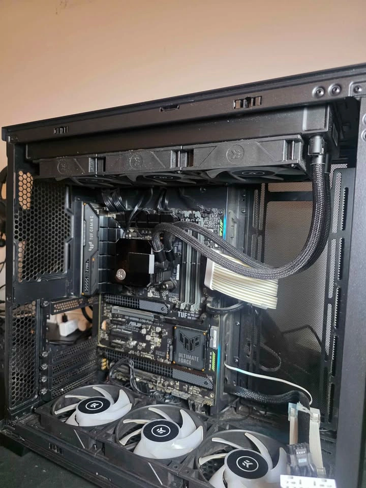 Barebone PC: Z790 TUF, 1000W PSU, EK AIO, Lian Li O11 Evo - photo 3