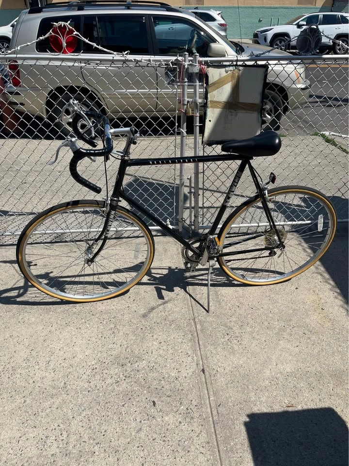 Schwinn World Sport 24-inch Road Bike - Mint Condition - photo 2