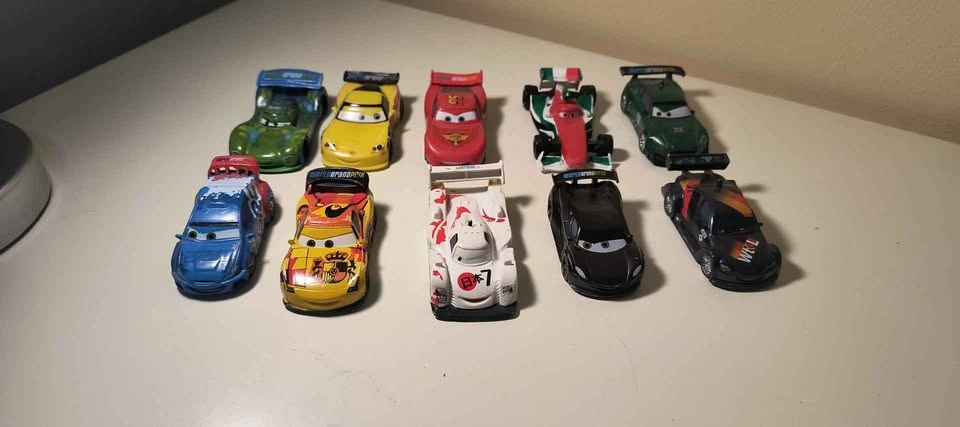 Disney Pixar Cars World Grand Prix Die-Cast Collection - photo 3