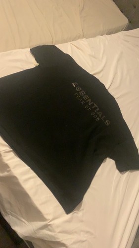 BLACK ESSENTIALS T-SHIRT