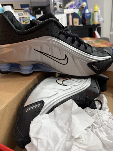 Size 10 - Nike Shox R4 Psychic Blue - photo 2