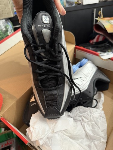 Size 10 - Nike Shox R4 Psychic Blue - photo 3
