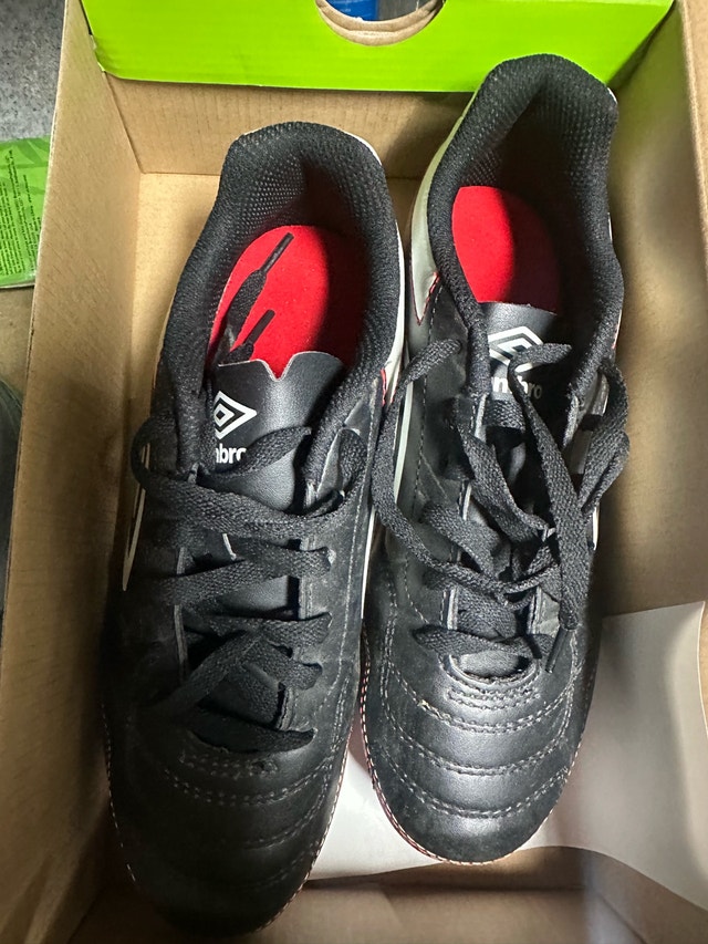 NEW Umbro Classico VI Firm Ground Soccer Cleats