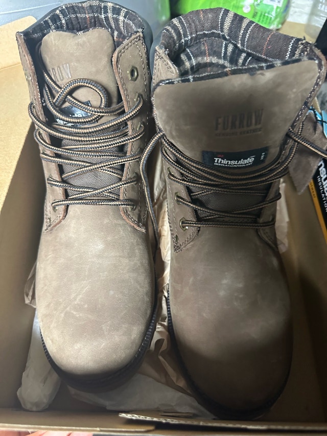 Furrow Winter Boots NEW S. 9