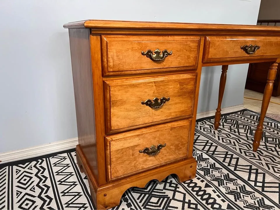 1976 Solid Maple Vintage Desk, Daveluyville Furniture - photo 2