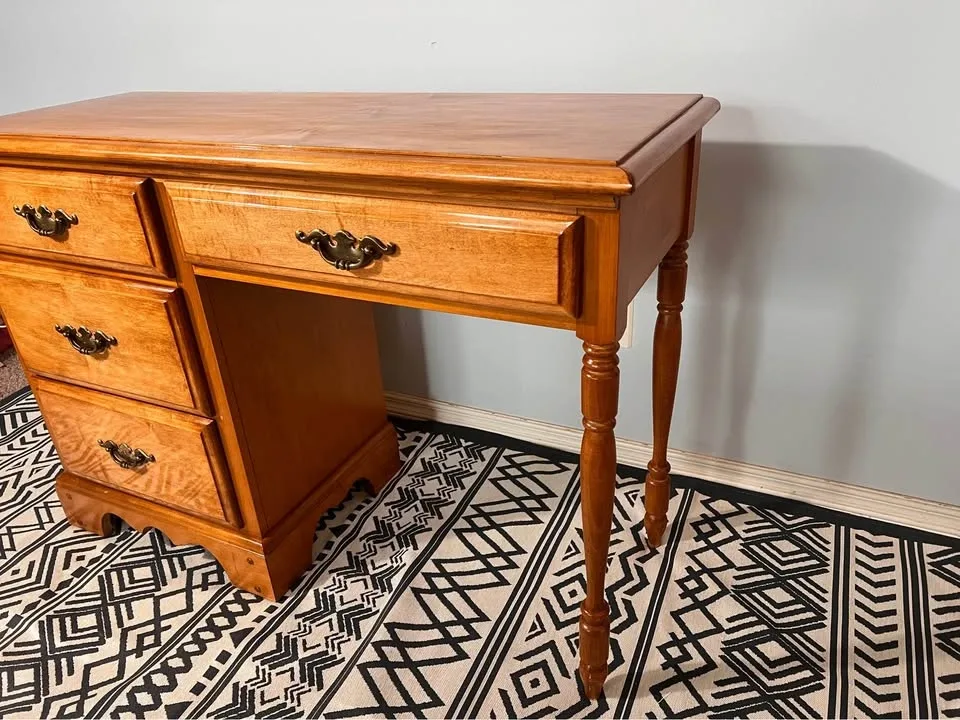 1976 Solid Maple Vintage Desk, Daveluyville Furniture - photo 3