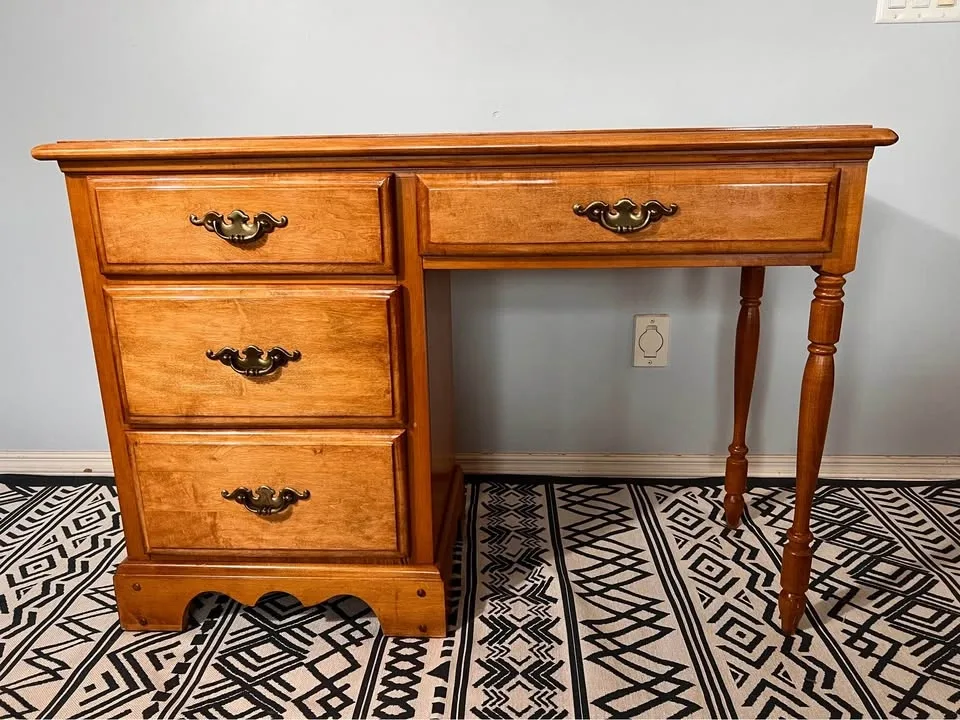 1976 Solid Maple Vintage Desk, Daveluyville Furniture - photo 4