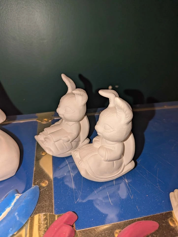 Assorted vintage ceramic ready to paint - photo 3