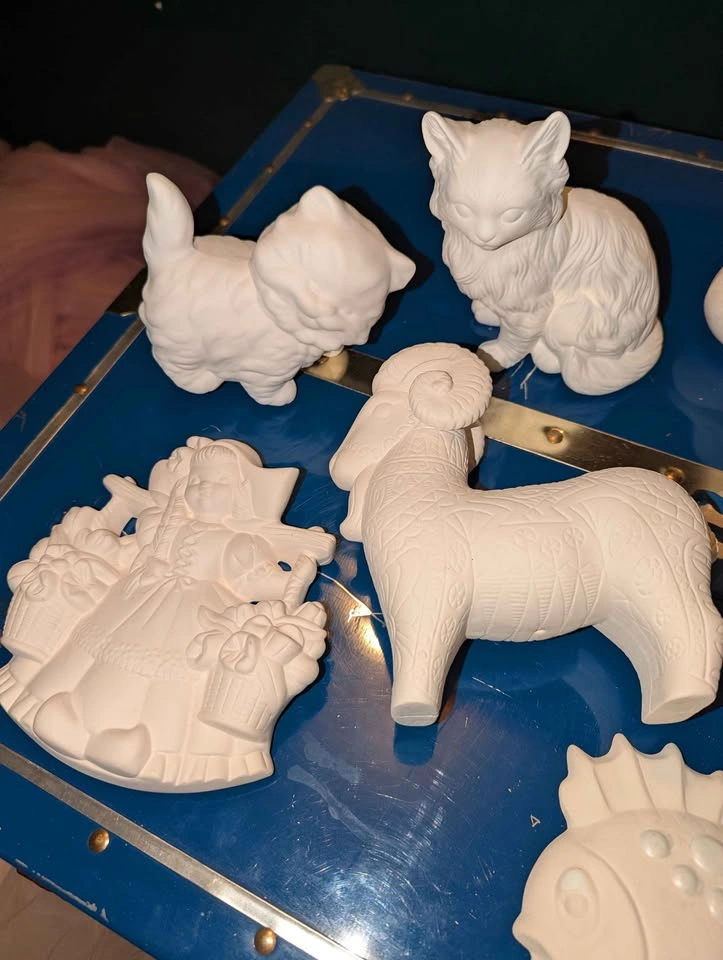 Assorted vintage ceramic ready to paint - photo 4